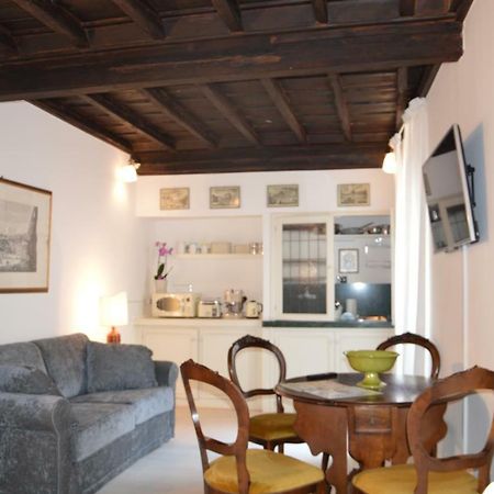 Historic Center - Elegant Apartment With Charming Antiques - Raffaello Inn โรม ภายนอก รูปภาพ