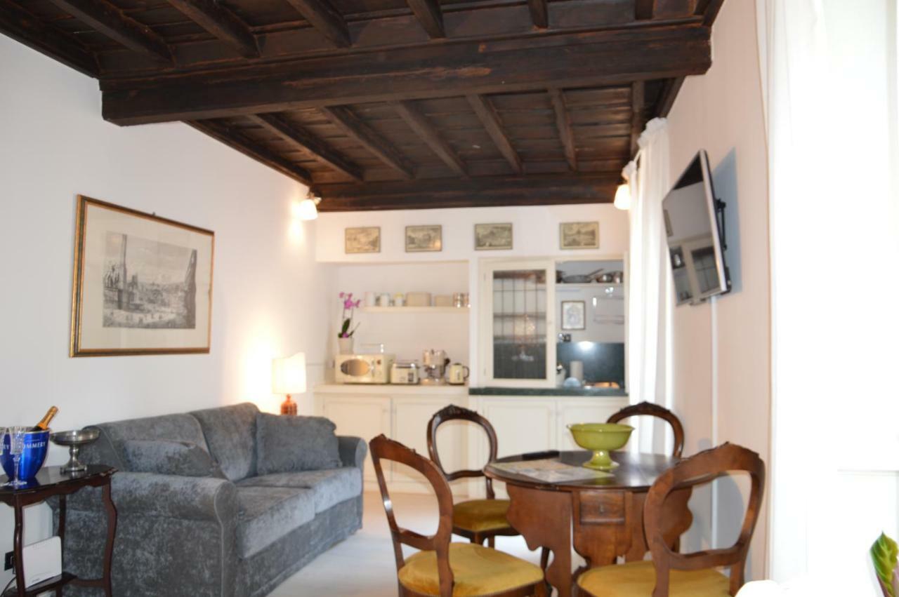 Historic Center - Elegant Apartment With Charming Antiques - Raffaello Inn โรม ภายนอก รูปภาพ