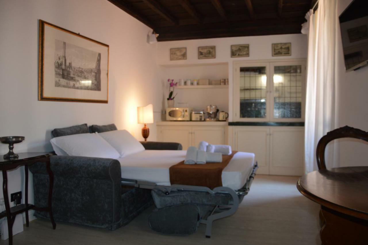 Historic Center - Elegant Apartment With Charming Antiques - Raffaello Inn โรม ภายนอก รูปภาพ