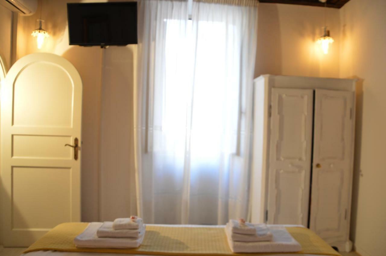 Historic Center - Elegant Apartment With Charming Antiques - Raffaello Inn โรม ภายนอก รูปภาพ