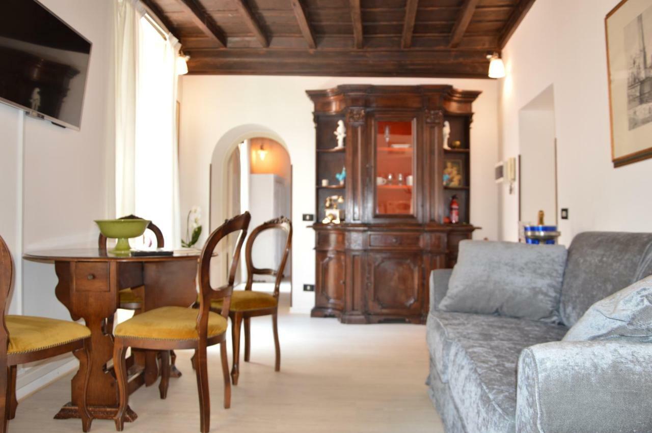 Historic Center - Elegant Apartment With Charming Antiques - Raffaello Inn โรม ภายนอก รูปภาพ