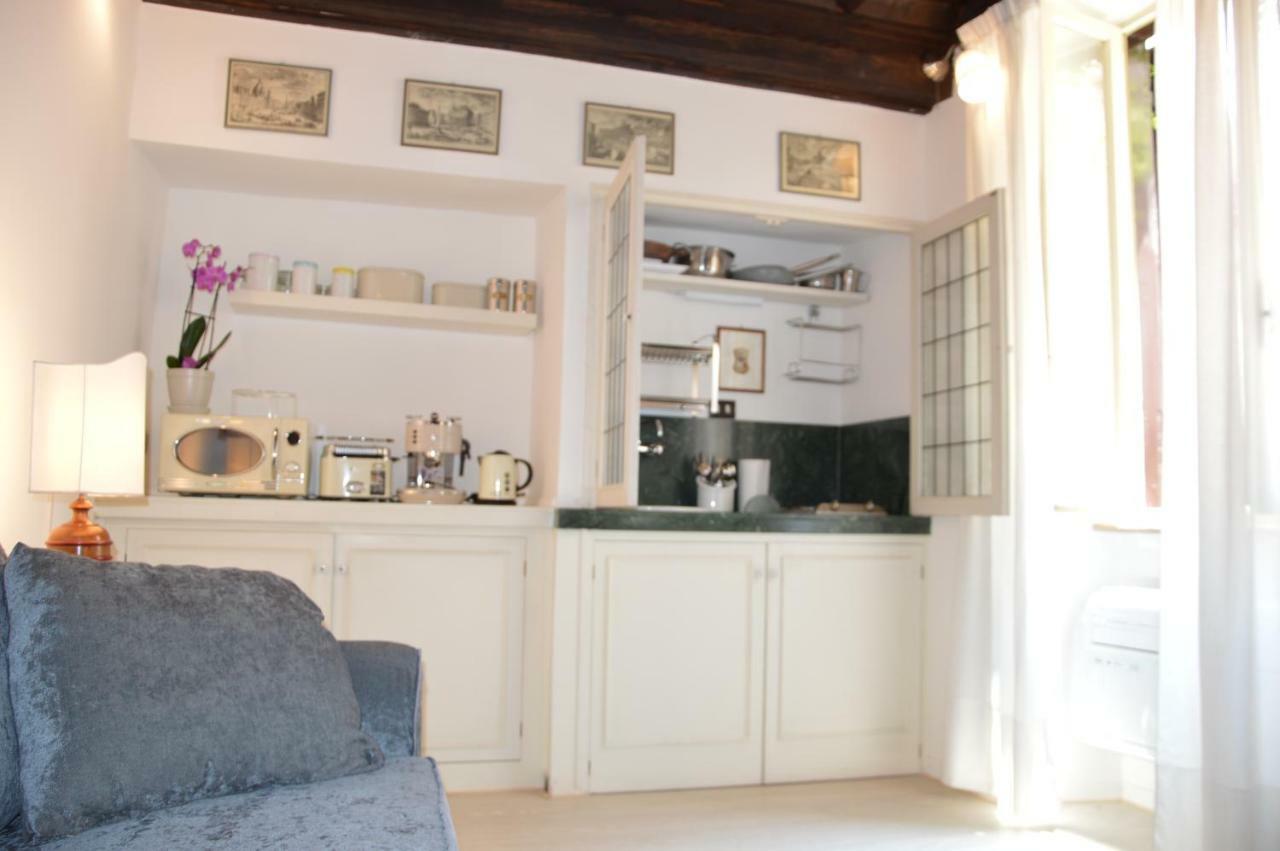 Historic Center - Elegant Apartment With Charming Antiques - Raffaello Inn โรม ภายนอก รูปภาพ