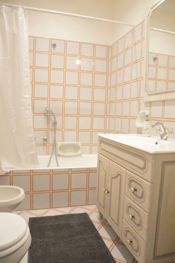 Historic Center - Elegant Apartment With Charming Antiques - Raffaello Inn โรม ภายนอก รูปภาพ