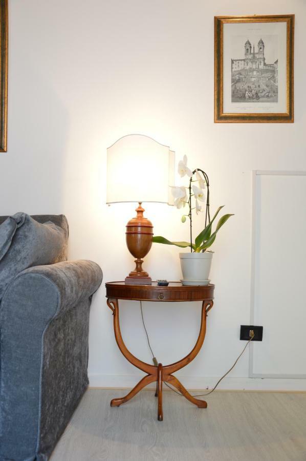 Historic Center - Elegant Apartment With Charming Antiques - Raffaello Inn โรม ภายนอก รูปภาพ