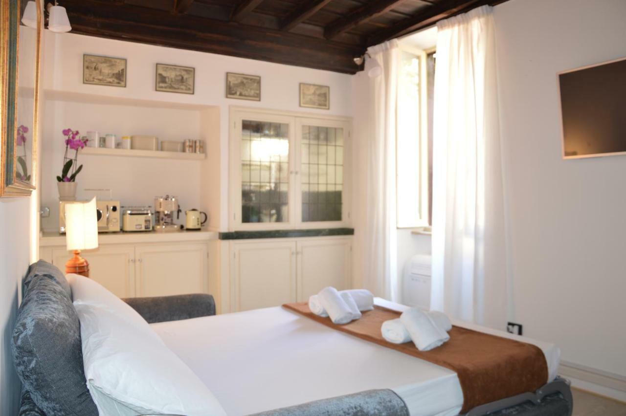 Historic Center - Elegant Apartment With Charming Antiques - Raffaello Inn โรม ภายนอก รูปภาพ