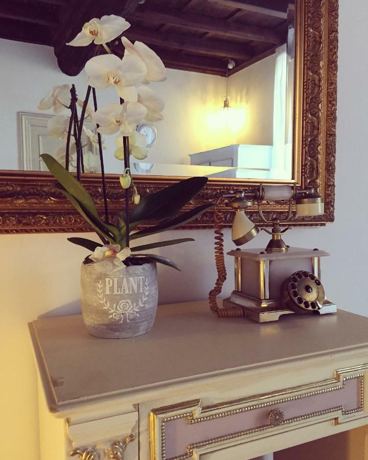 Historic Center - Elegant Apartment With Charming Antiques - Raffaello Inn โรม ภายนอก รูปภาพ