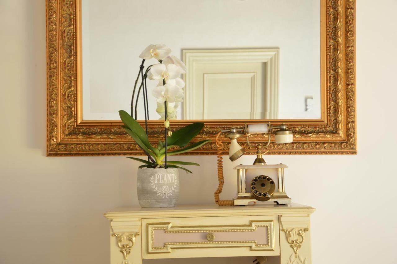 Historic Center - Elegant Apartment With Charming Antiques - Raffaello Inn โรม ภายนอก รูปภาพ