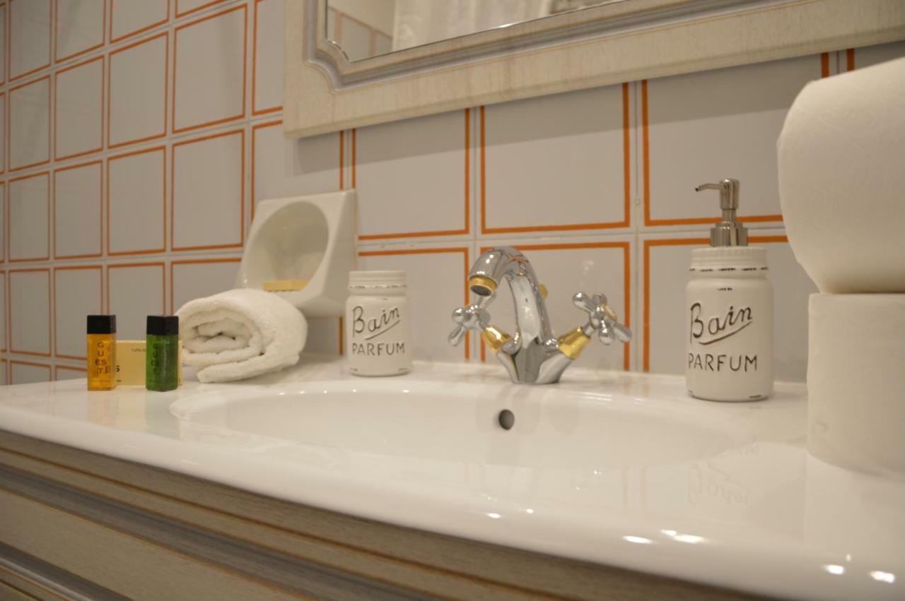 Historic Center - Elegant Apartment With Charming Antiques - Raffaello Inn โรม ภายนอก รูปภาพ