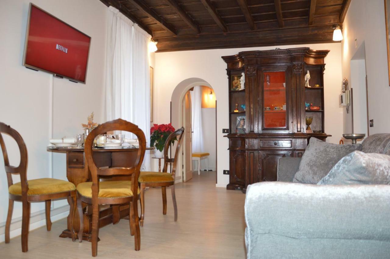 Historic Center - Elegant Apartment With Charming Antiques - Raffaello Inn โรม ภายนอก รูปภาพ