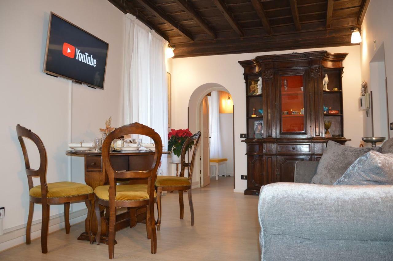 Historic Center - Elegant Apartment With Charming Antiques - Raffaello Inn โรม ภายนอก รูปภาพ